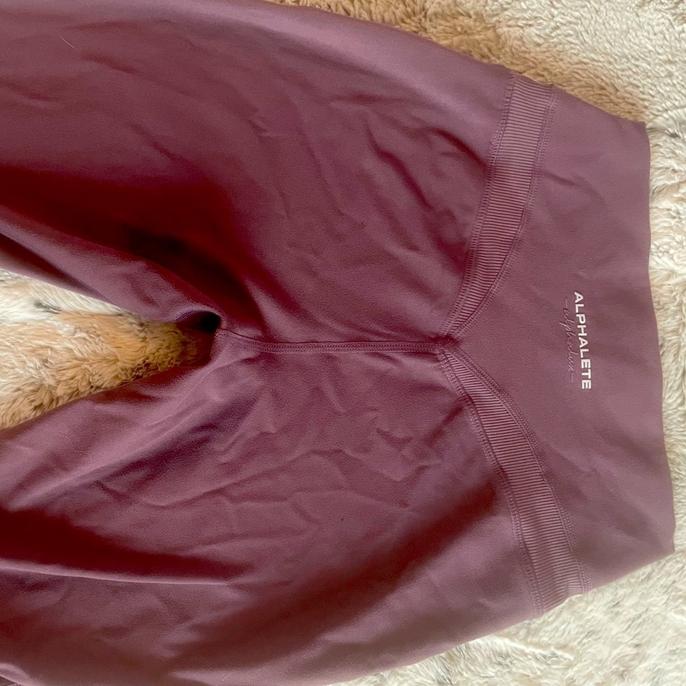 Alphalete Alphalux Size Small Legging- Black Plum;